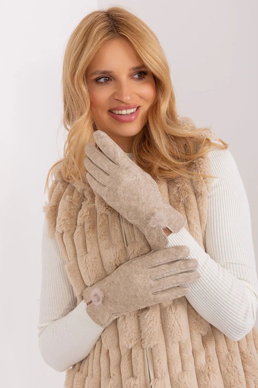 image-Gloves AT