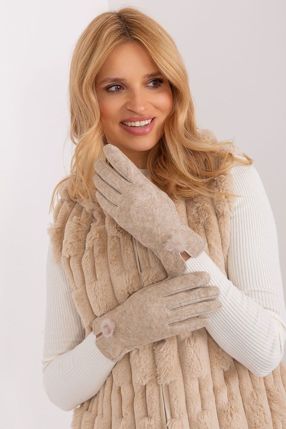 image-Gloves AT