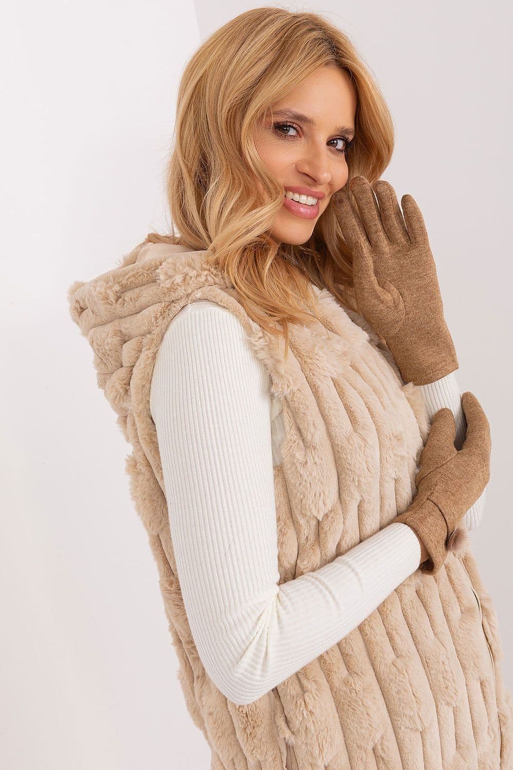 image-Gloves AT