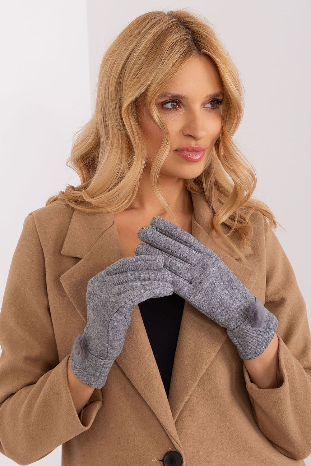 image-Gloves AT