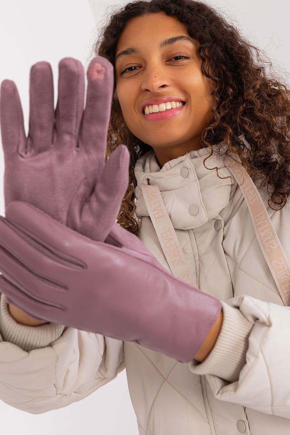 image-Gloves AT