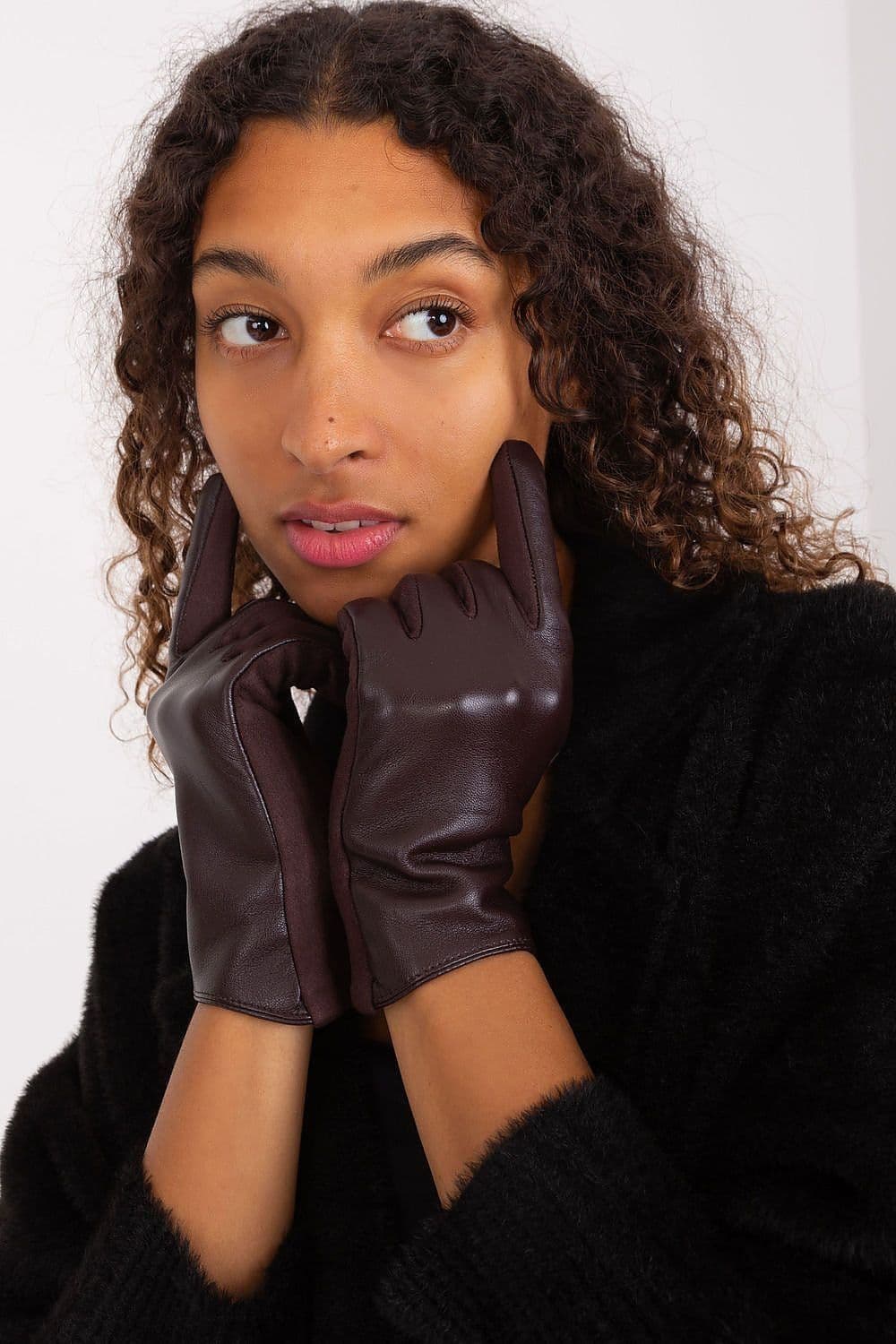 image-Gloves AT