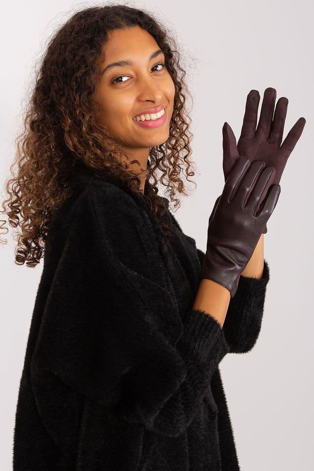 image-Gloves AT