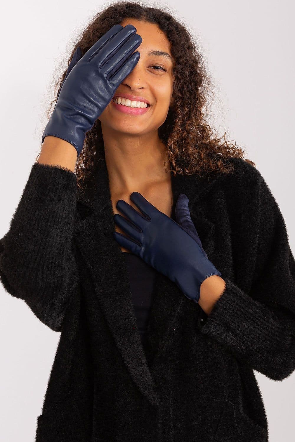image-Gloves AT
