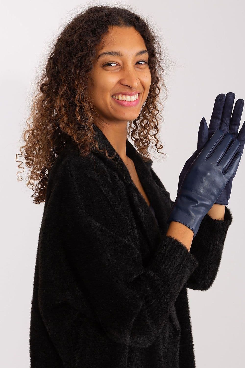 image-Gloves AT