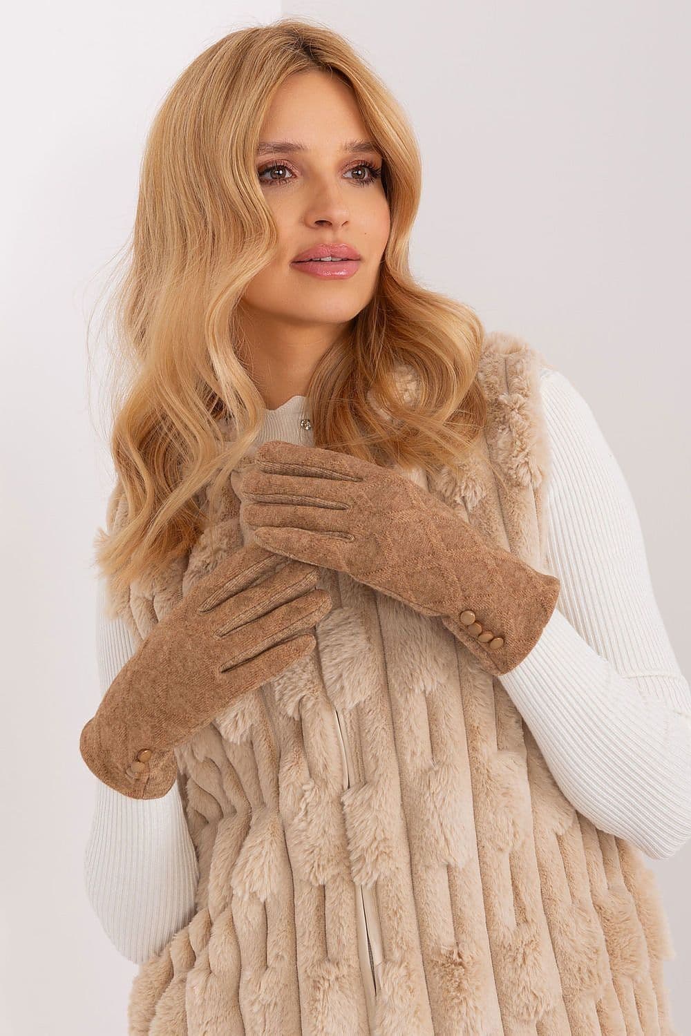 image-Gloves AT