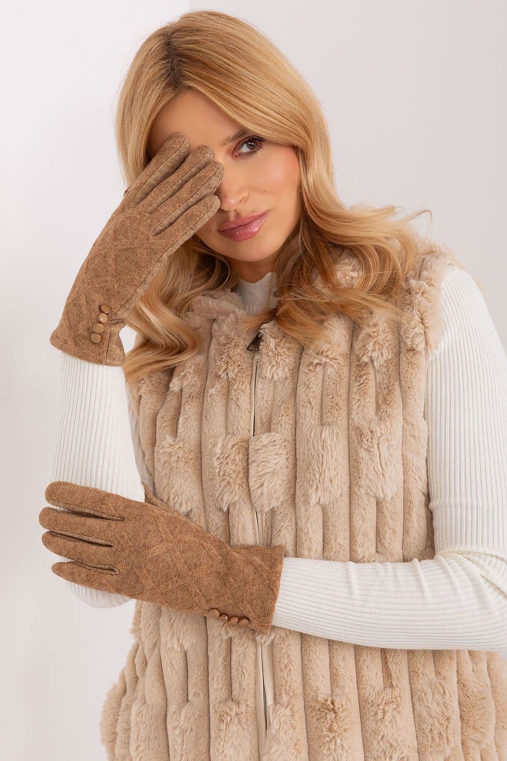 image-Gloves AT