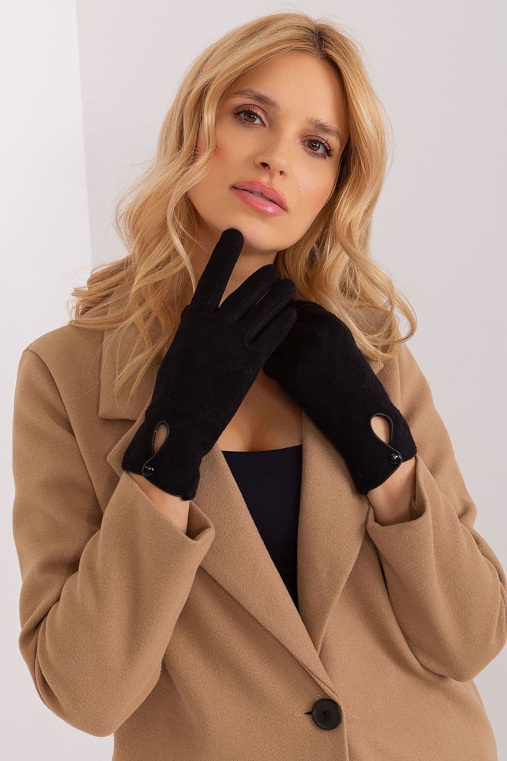 image-Gloves AT