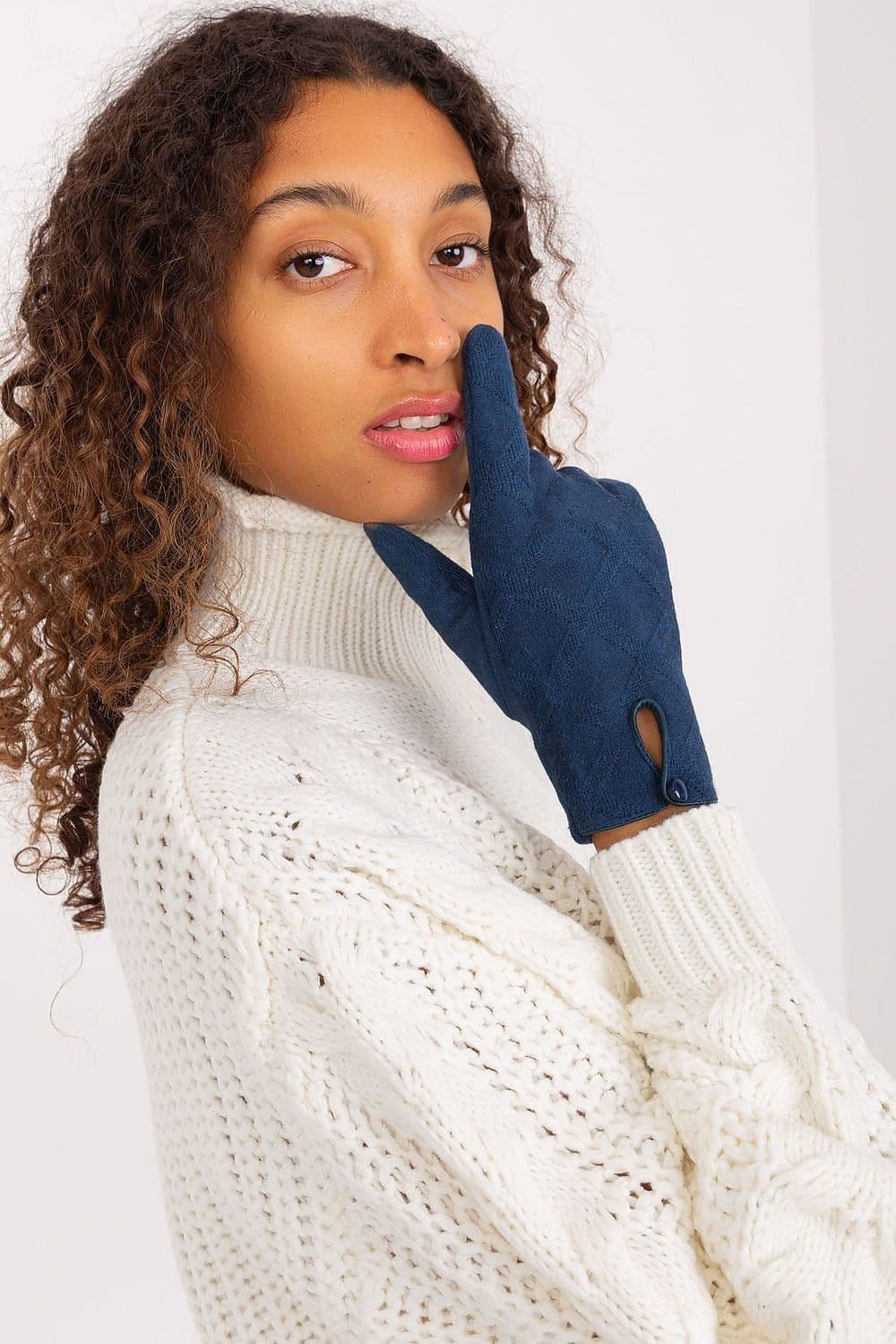 image-Gloves AT