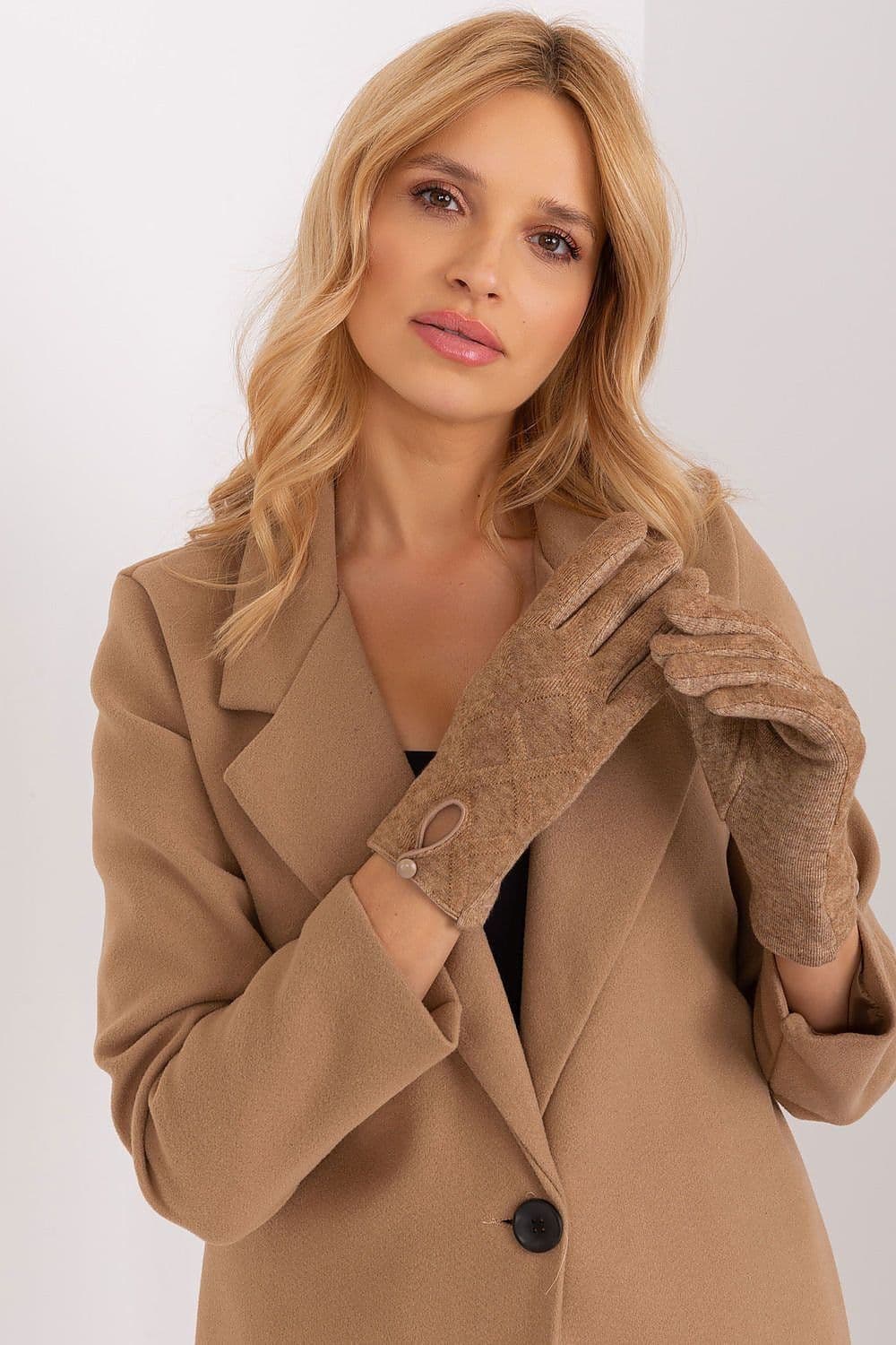 image-Gloves AT