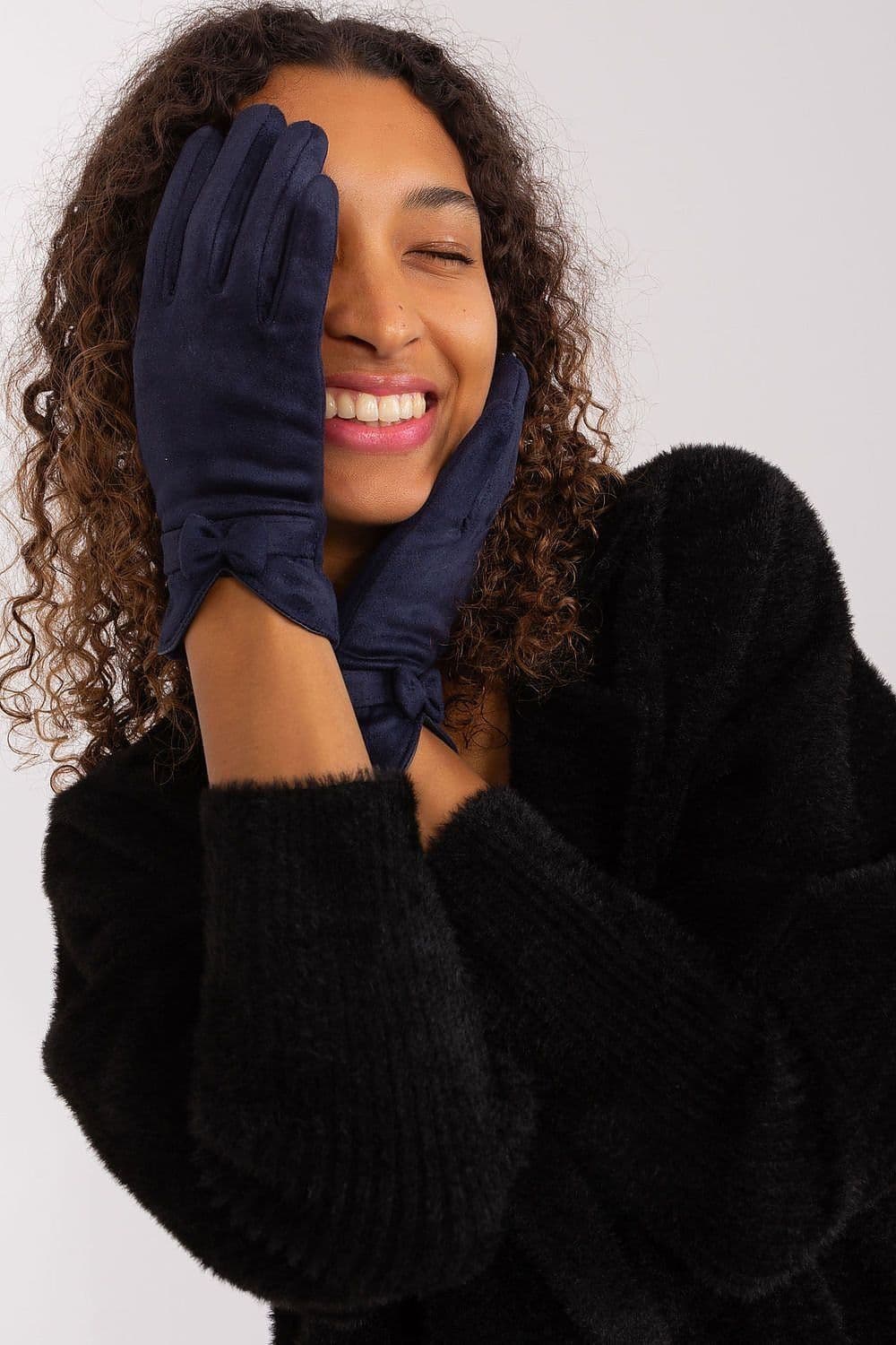 image-Gloves AT