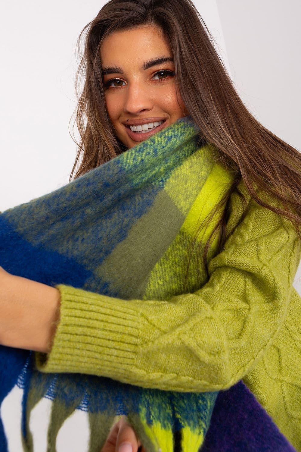 image-Shawl AT
