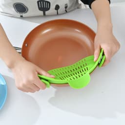 image-Cross-border kitchen pot side drainer fruit and vegetable noodle baffle silicone filter water divider pour vegetable leak-proof gadget