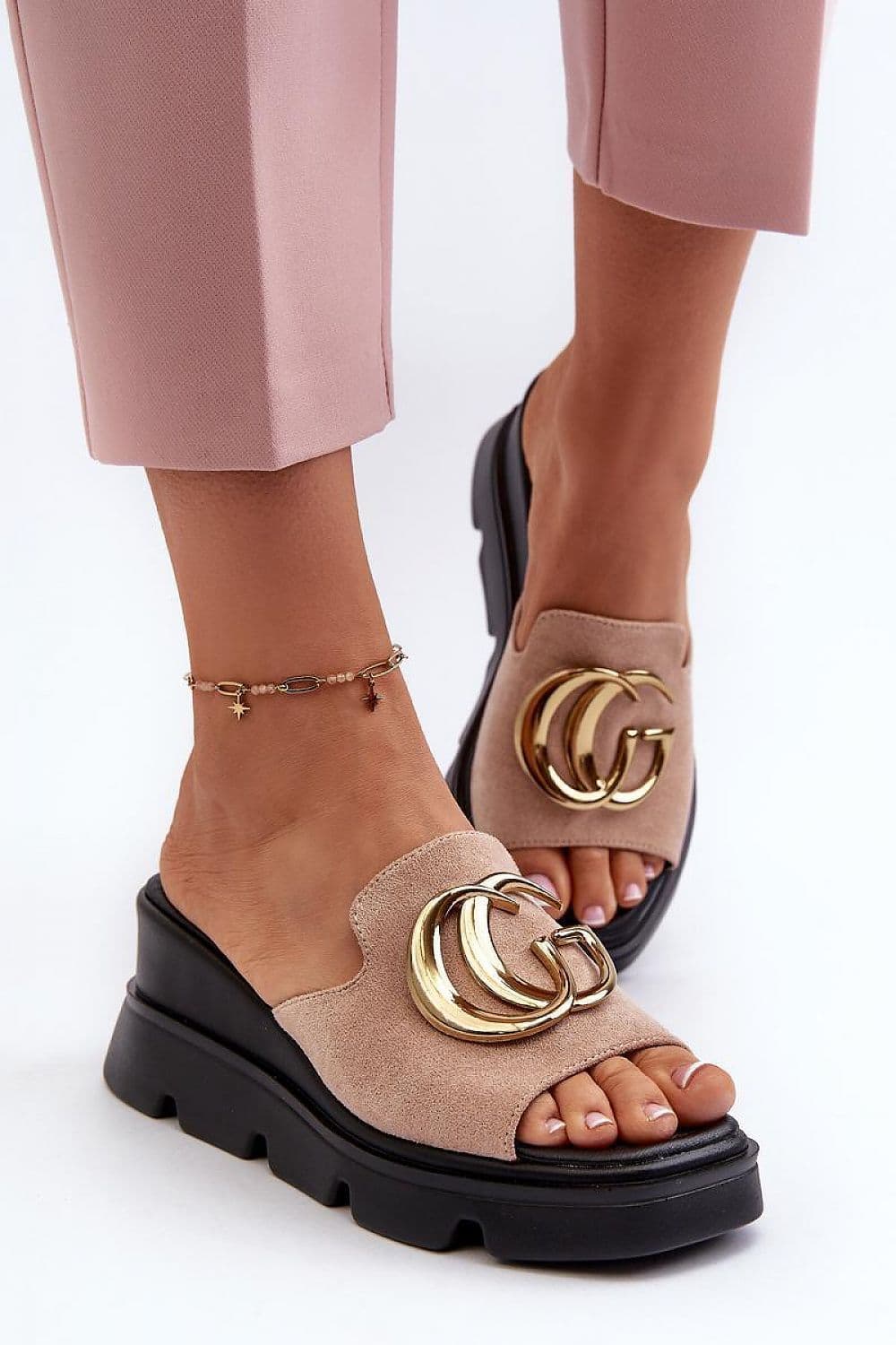image-Flip-flops Step in style