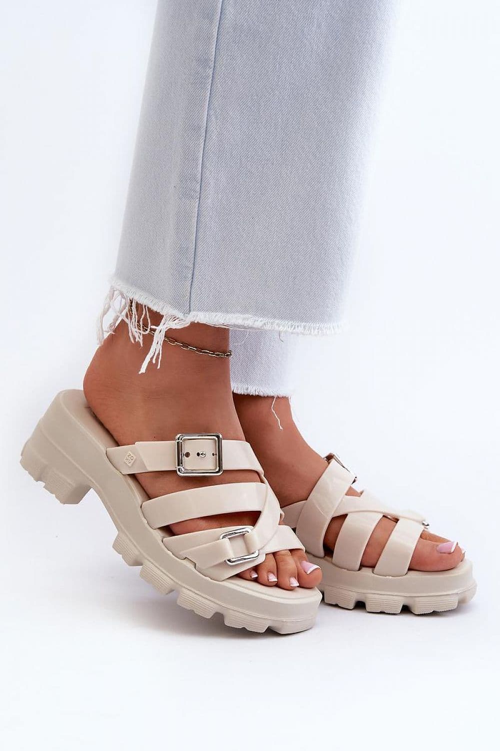 image-Flip-flops Step in style