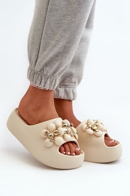 image-Flip-flops Step in style
