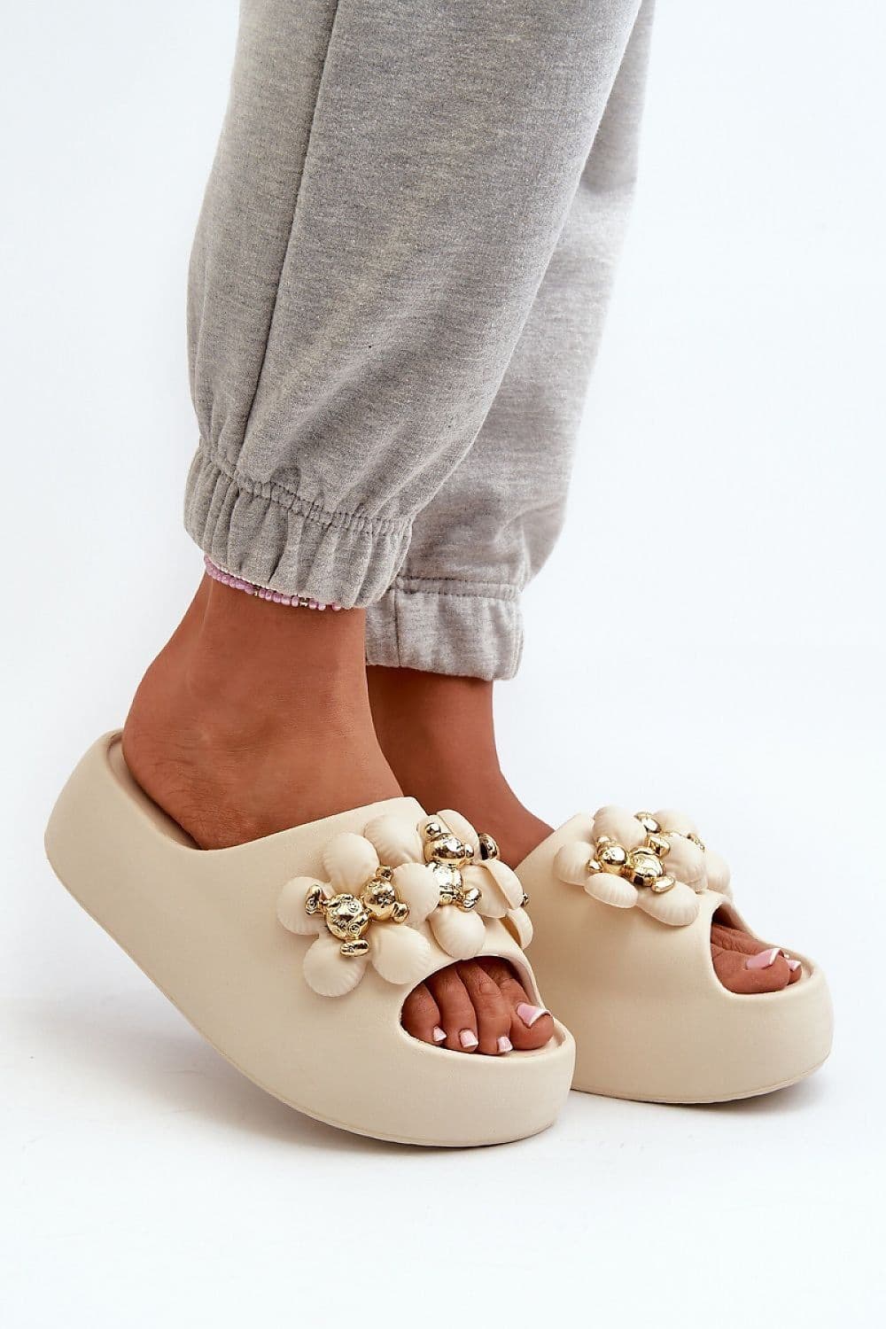image-Flip-flops Step in style