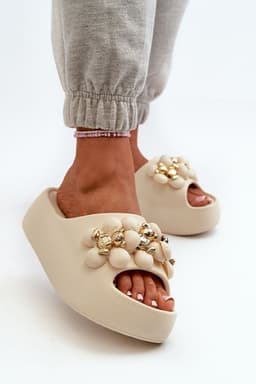 image-Flip-flops Step in style