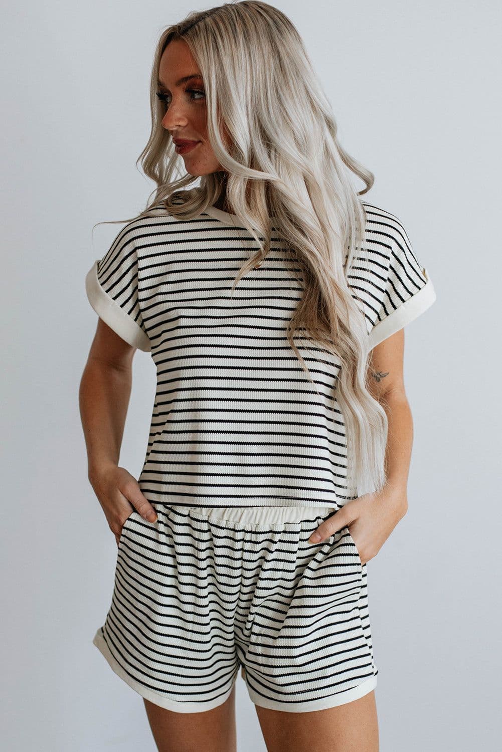image-White Stripe Contrast Edge Tee & Shorts Set - Casual Two-Piece Outfit