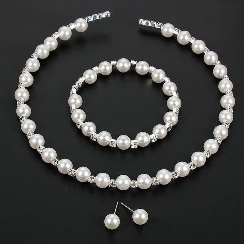 image-Rhinestone Choker Necklaces Torques Collar Women Statement Jewelry Girl Imitation Pearls Necklace 5 Styles