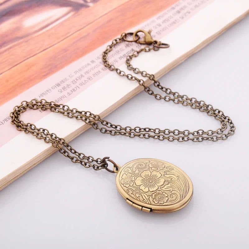 image-Oval Carved Flower Stripe Locket Pendant Necklace Women Vintage Ancient Brass Opening Photo Box Jewelry