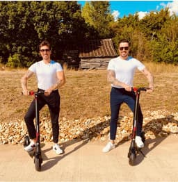 image-The Official Cruzaa Commuta E-Scooter 45km Range - 25kmh Top Speed - ships from UK