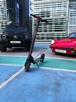 image-The Official Cruzaa Commuta E-Scooter 45km Range - 25kmh Top Speed - ships from UK