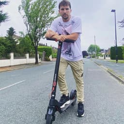 image-The Official Cruzaa Commuta E-Scooter 45km Range - 25kmh Top Speed - ships from Germany