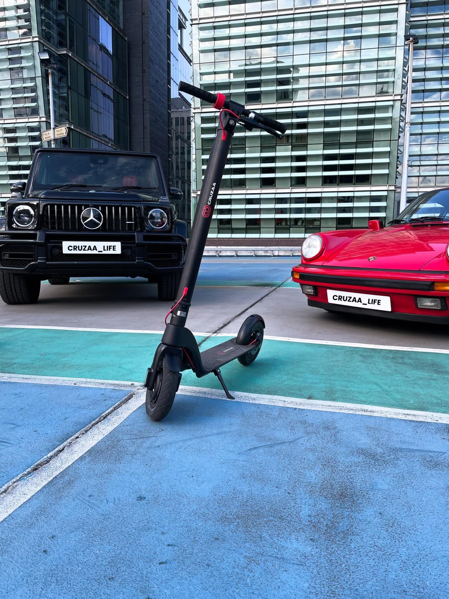 image-The Official Cruzaa Commuta E-Scooter 45km Range - 25kmh Top Speed - ships from Germany