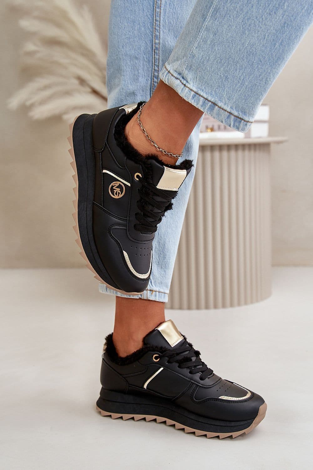 image-Sport Shoes Step in style