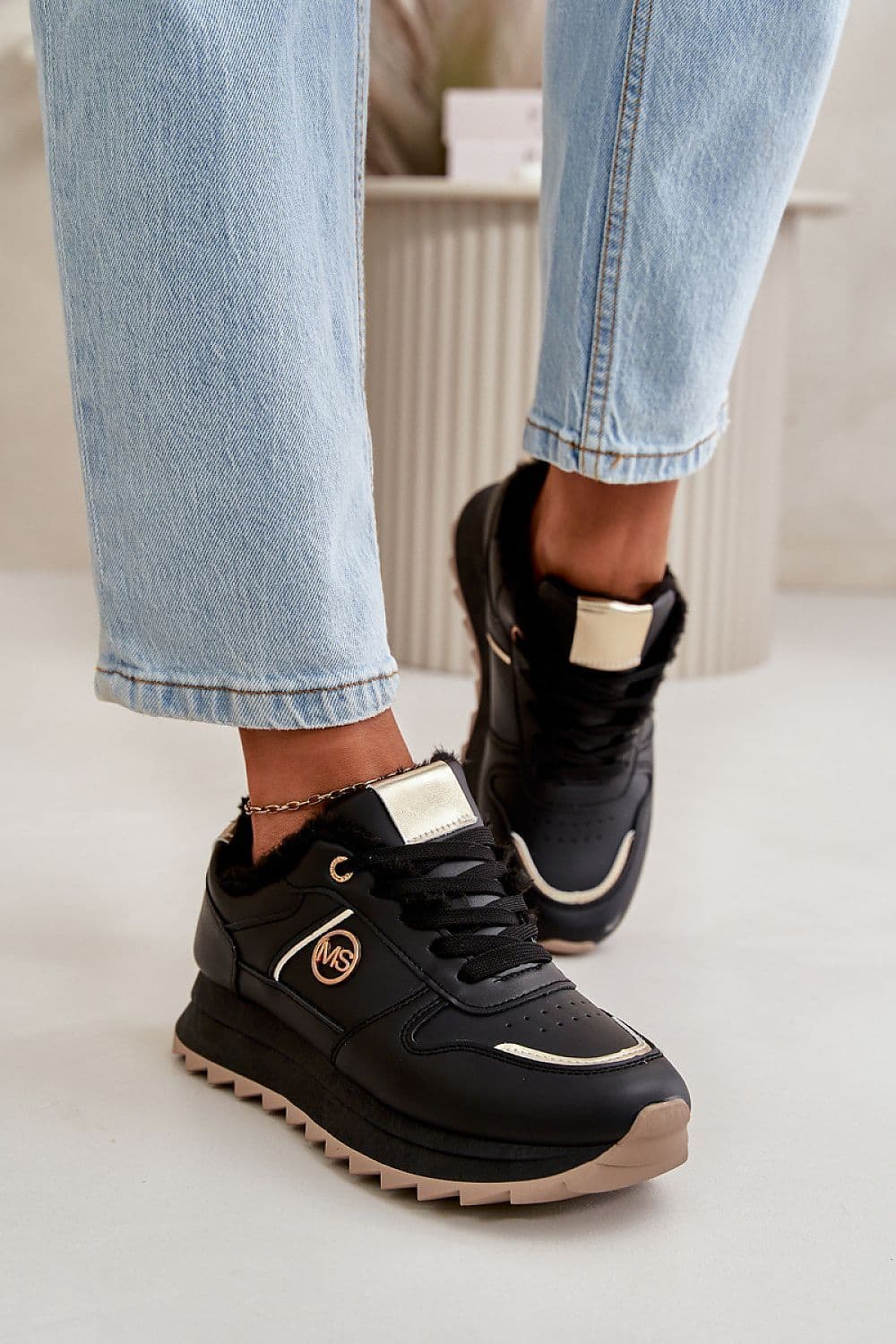 image-Sport Shoes Step in style