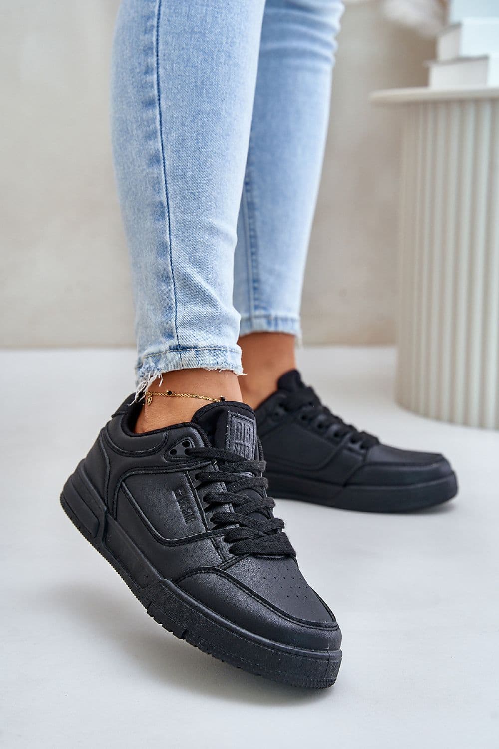 image-Sport Shoes Step in style
