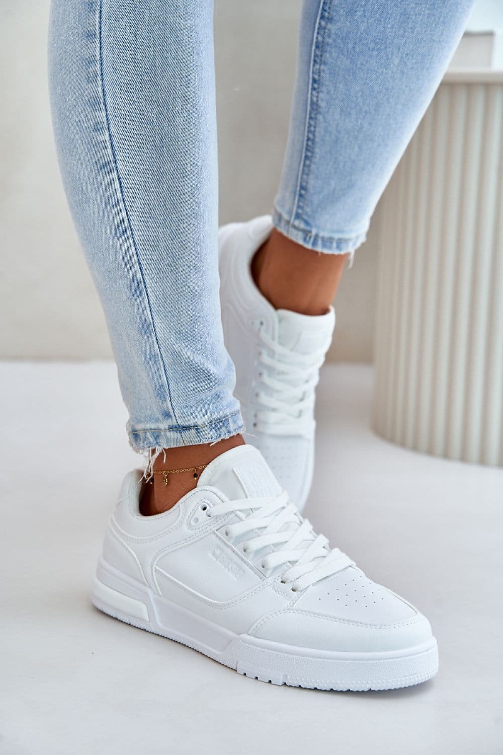image-Sport Shoes Step in style