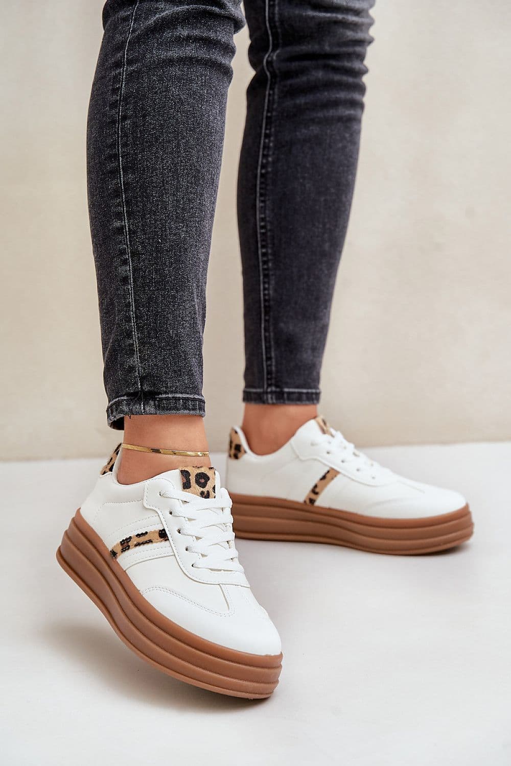 image-Sport Shoes Step in style