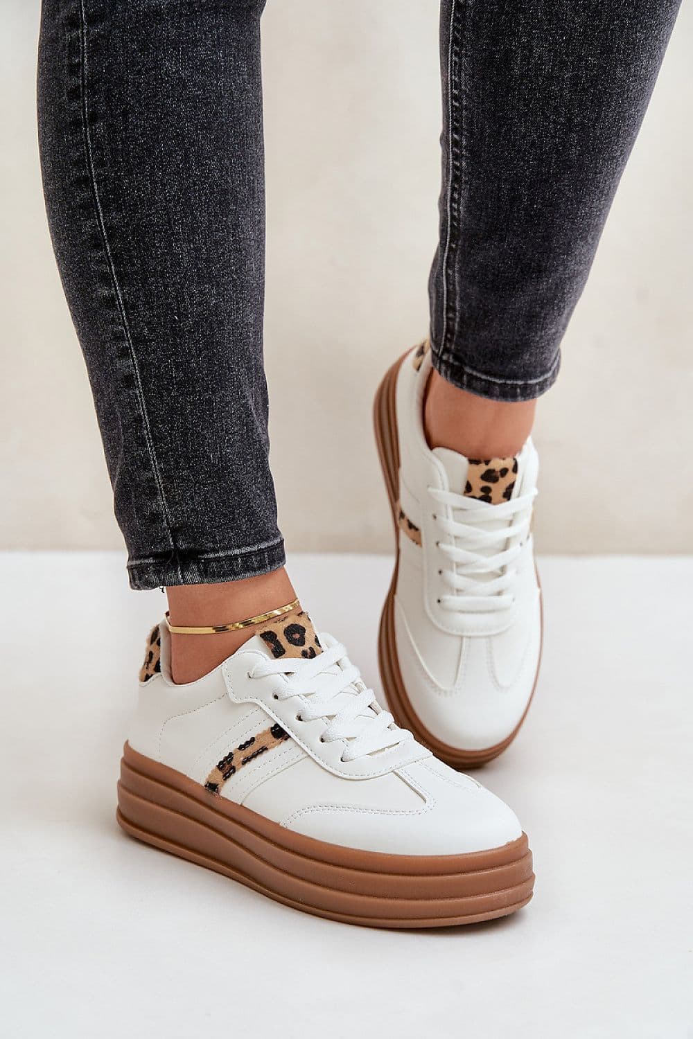 image-Sport Shoes Step in style