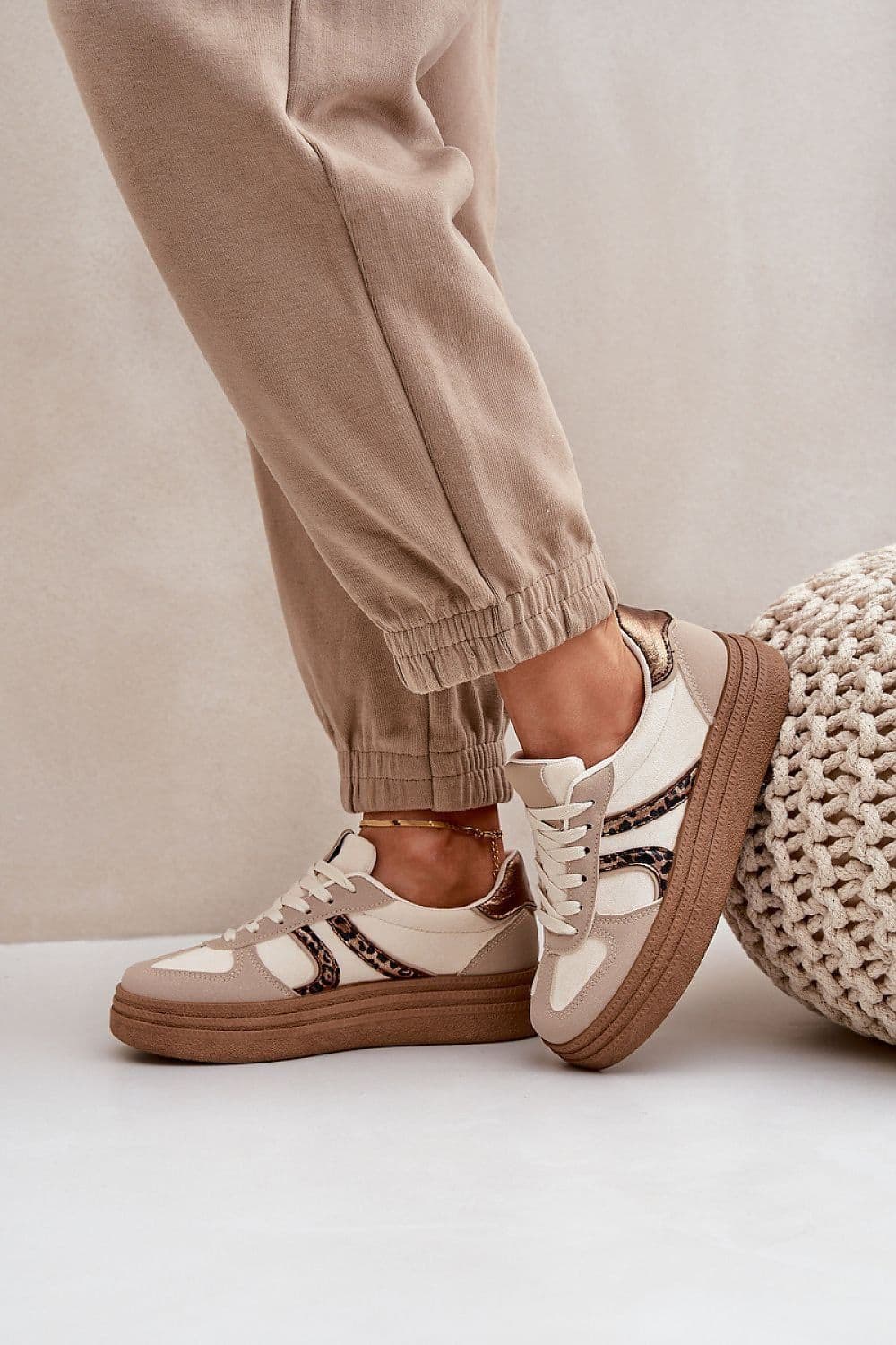 image-Sport Shoes Step in style