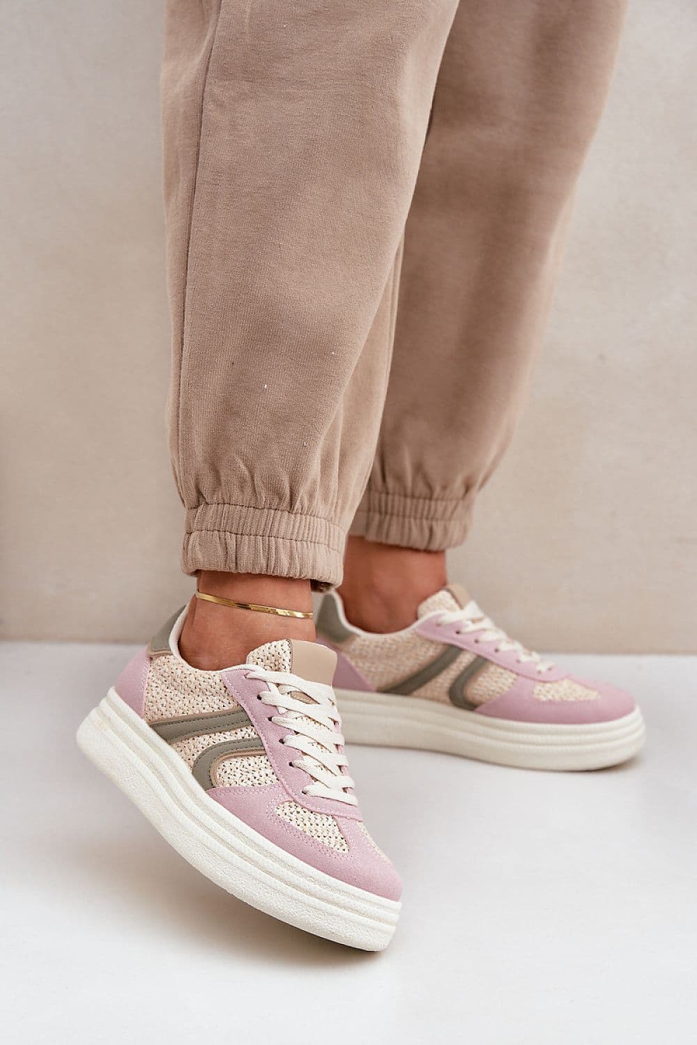 image-Sport Shoes Step in style
