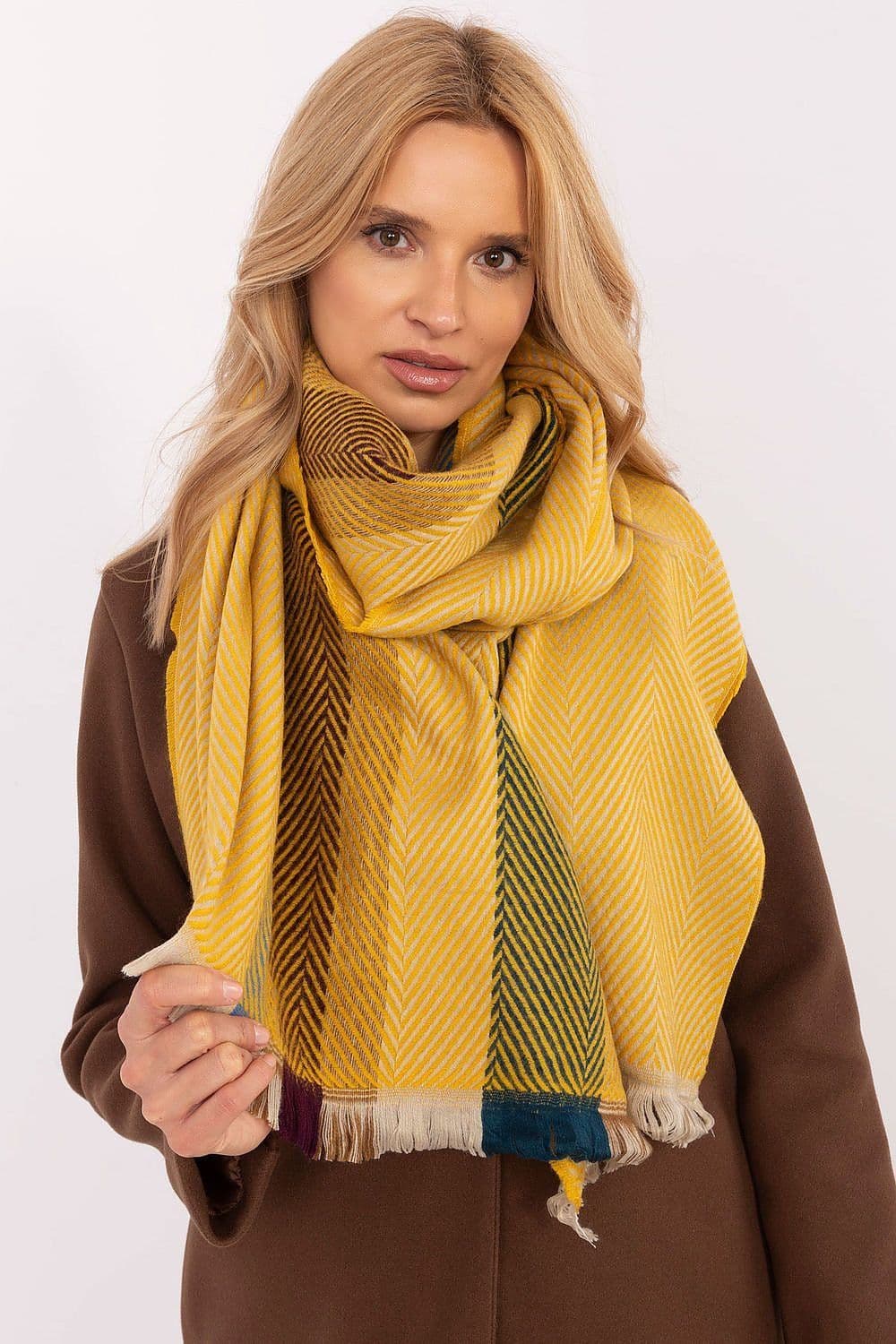 image-Shawl AT
