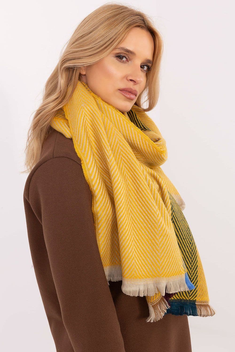 image-Shawl AT