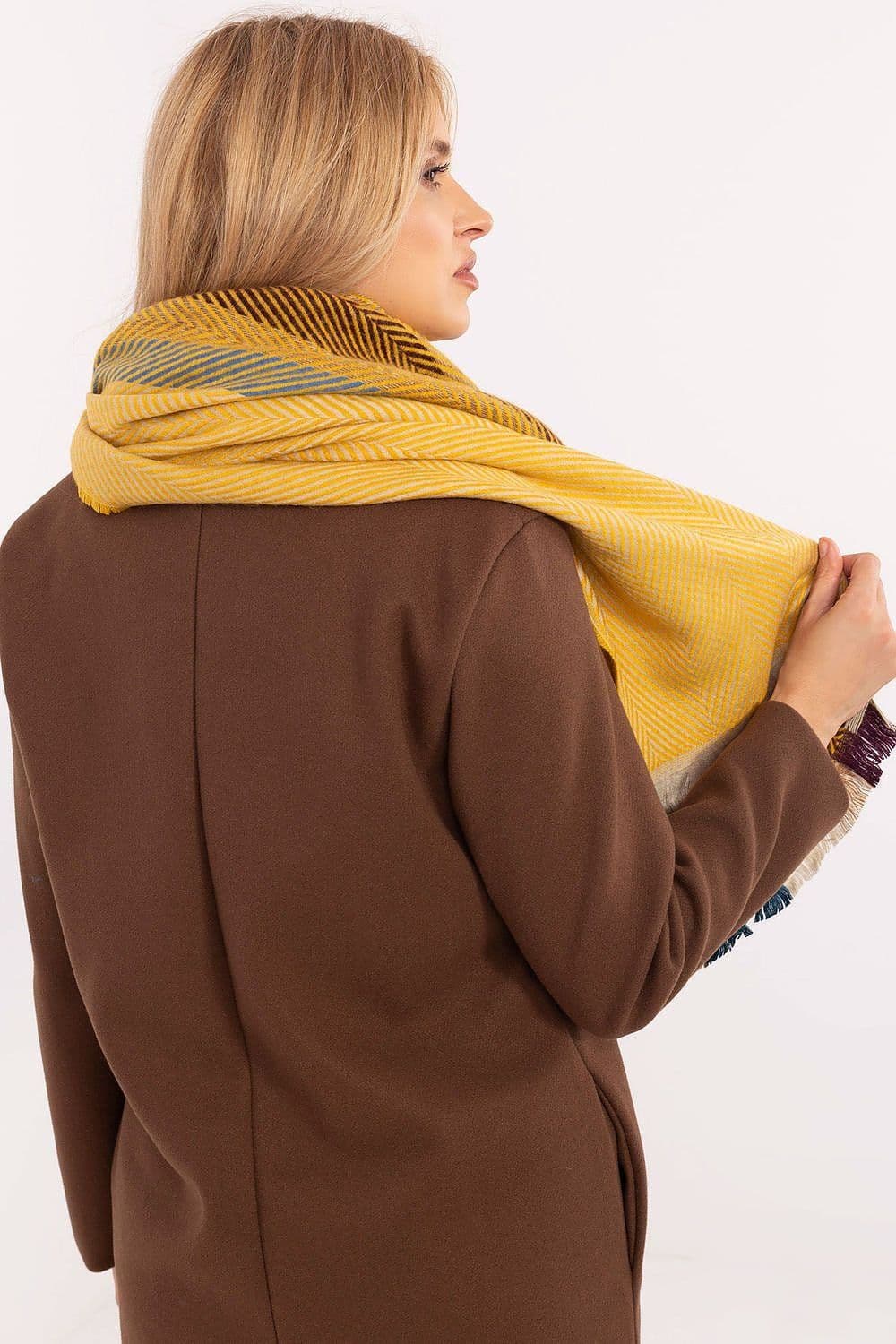 image-Shawl AT