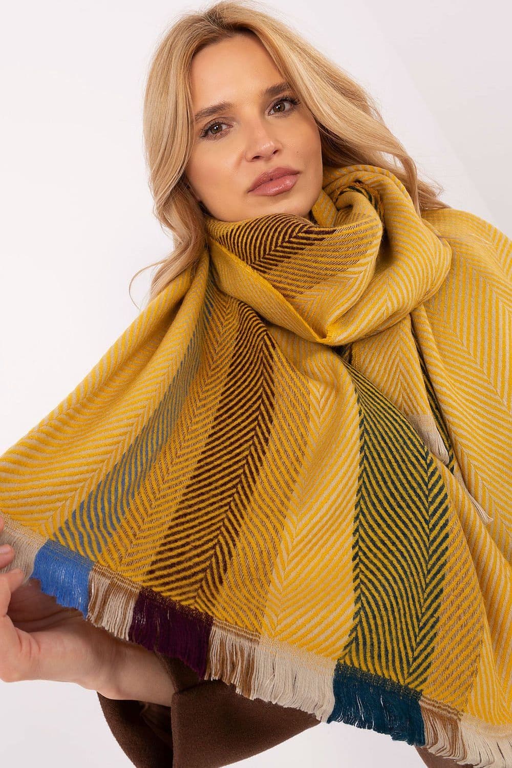 image-Shawl AT