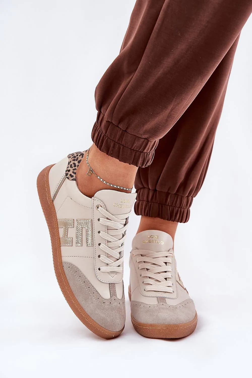 image-Sport Shoes Step in style