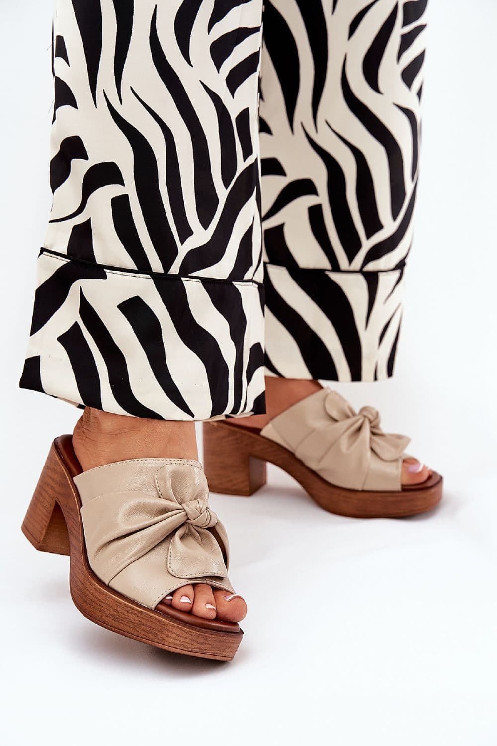 image-Flip-flops Step in style