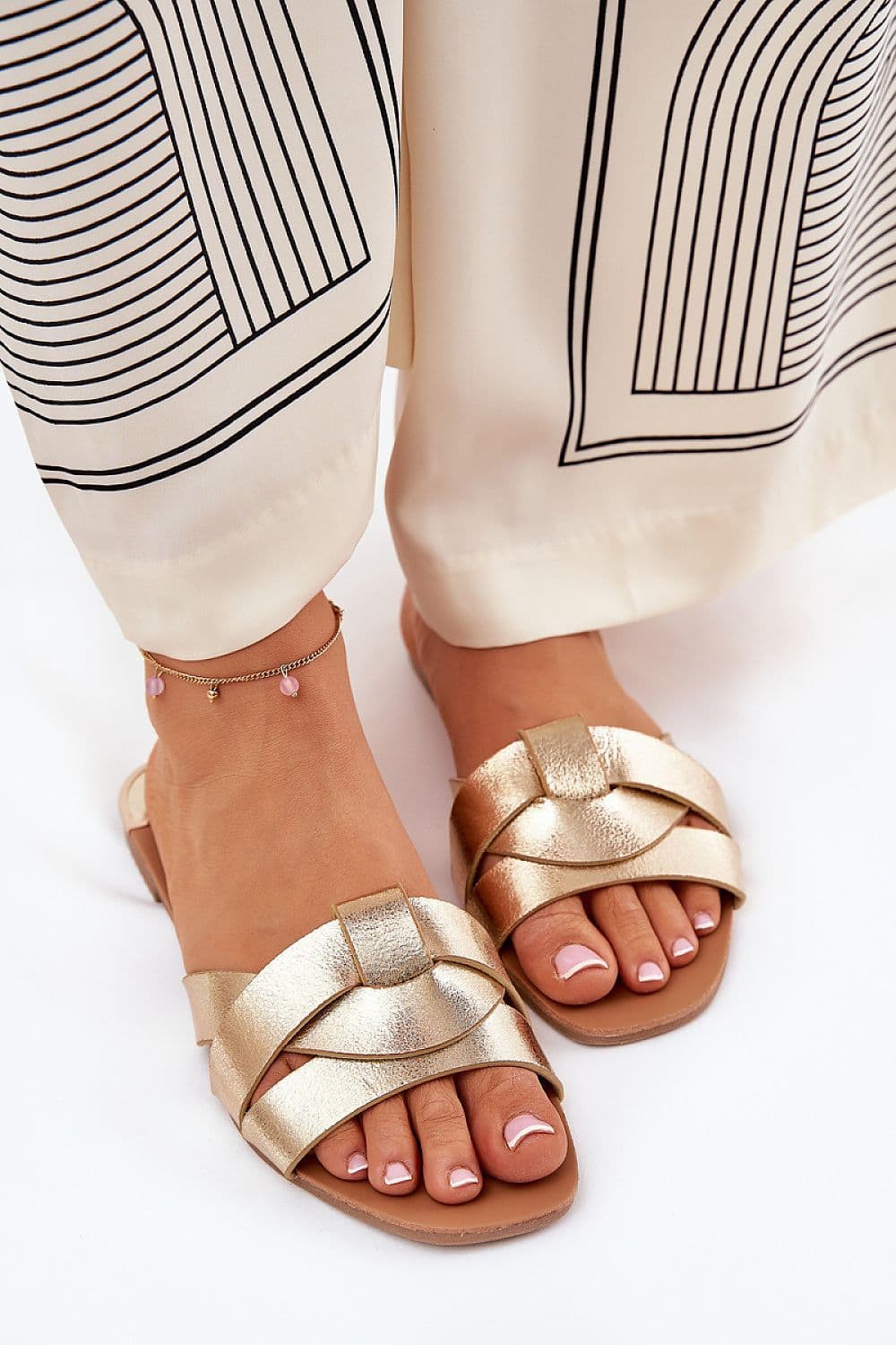 image-Flip-flops Step in style