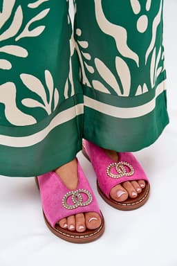 image-Sandals Step in style