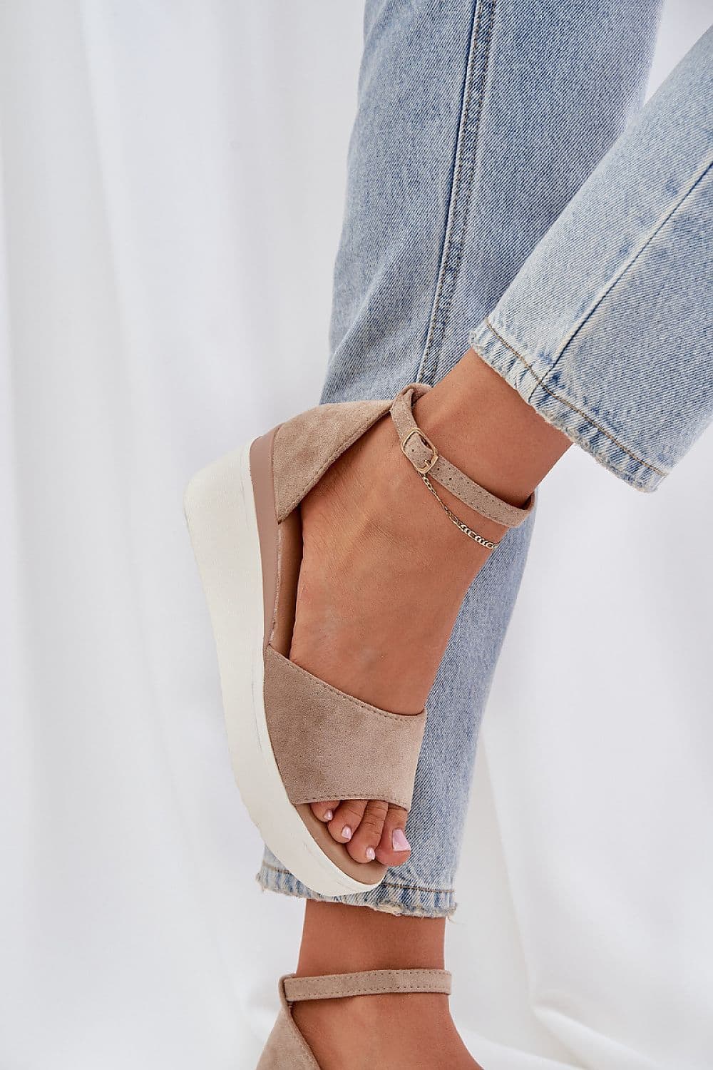 image-Buskin Step in style