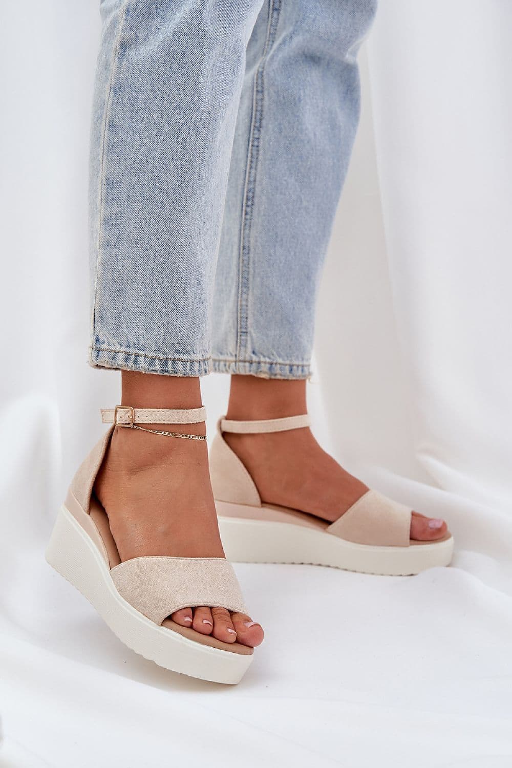 image-Buskin Step in style