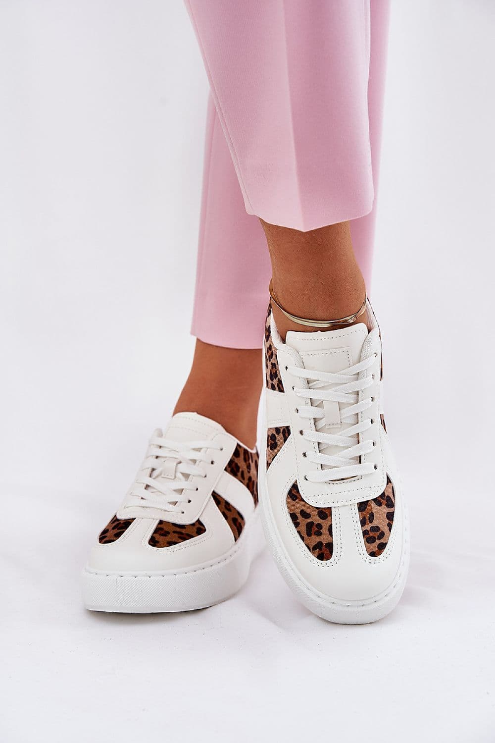 image-Sport Shoes Step in style