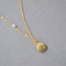 image-Golden Shell Pearl Pendant Necklace - Brass Gold-Plated Fashion (65 characters)