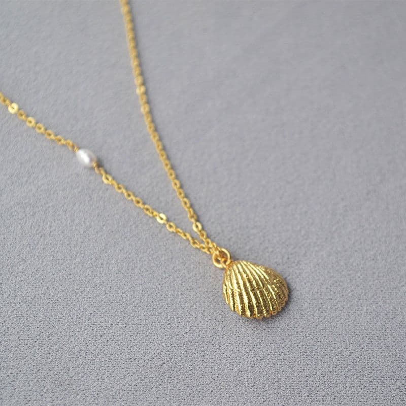 image-Golden Shell Pearl Pendant Necklace - Brass Gold-Plated Fashion (65 characters)
